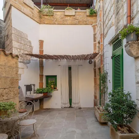 La Casa A Corte Con Terrazzo - Artemisia Homes