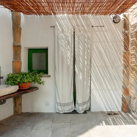 La Casa A Corte Con Terrazzo - Artemisia Homes *